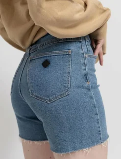 A CLAUDIA CUT OFF GEORGIA - Jeansshorts