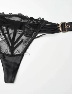 AVELA STRING R - String