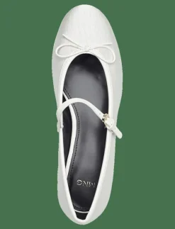 Ballerinas with strip and bow detail - Ballerinas