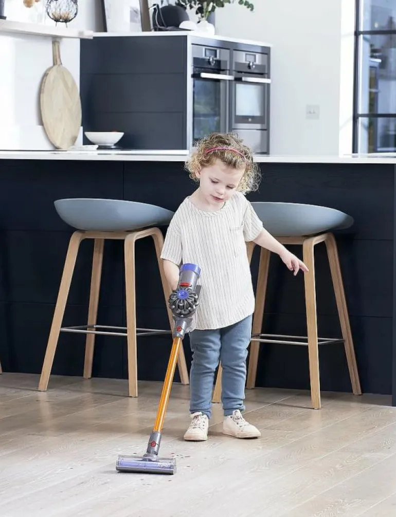 CASDON DYSON CORDLESS PLAY VACUUM CLEANER - Leksaksverktyg