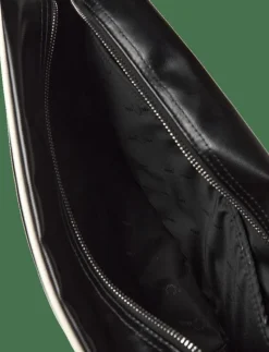 CLASSIC SHOULDER BAG - Axelväskor