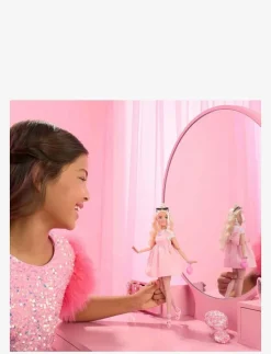 Deluxe Style Doll #3 in Pastel Pink core Dress with Oversized Bow, Blond Hair - Dockor