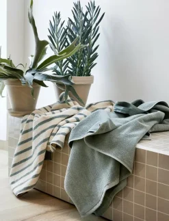 Everyday Stripe cotton towel - Badrumstextilier