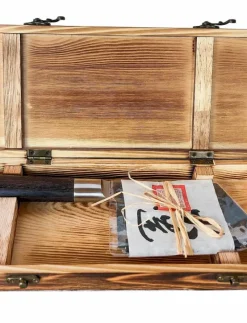 Kuro Sakata 14 cm blade in wooden gift box - Santokuknivar