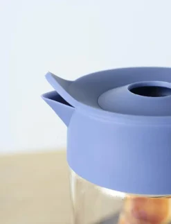 PIP serveringskanna 1.4 l. dark blue - Vattenkaraffer & Vattenkannor