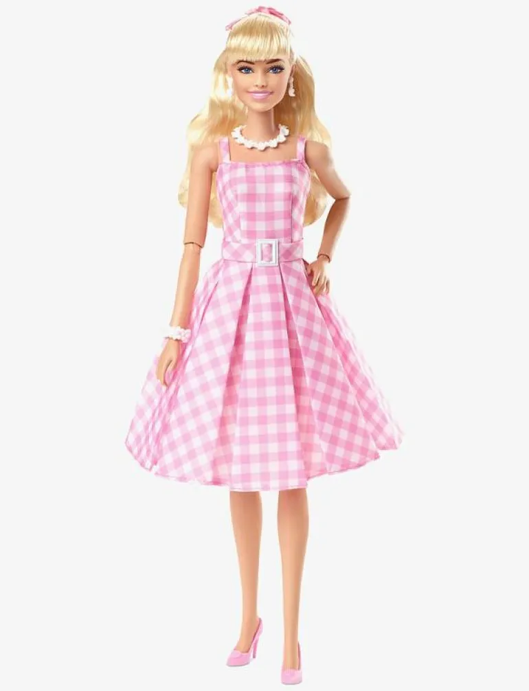 Signature The Movie Collectible Doll, Margot Robbie as in Pink Gingham Dress - Dockor