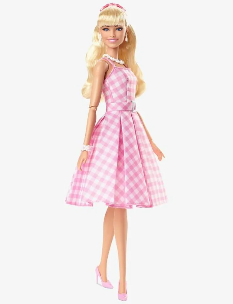 Signature The Movie Collectible Doll, Margot Robbie as in Pink Gingham Dress - Dockor
