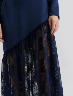 Suki Diagonal Cut Lace Midi Dress - Midiklänningar